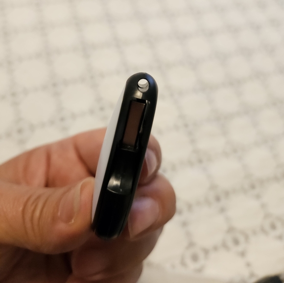 1 GB Flash Drive - Picture 2 of 10